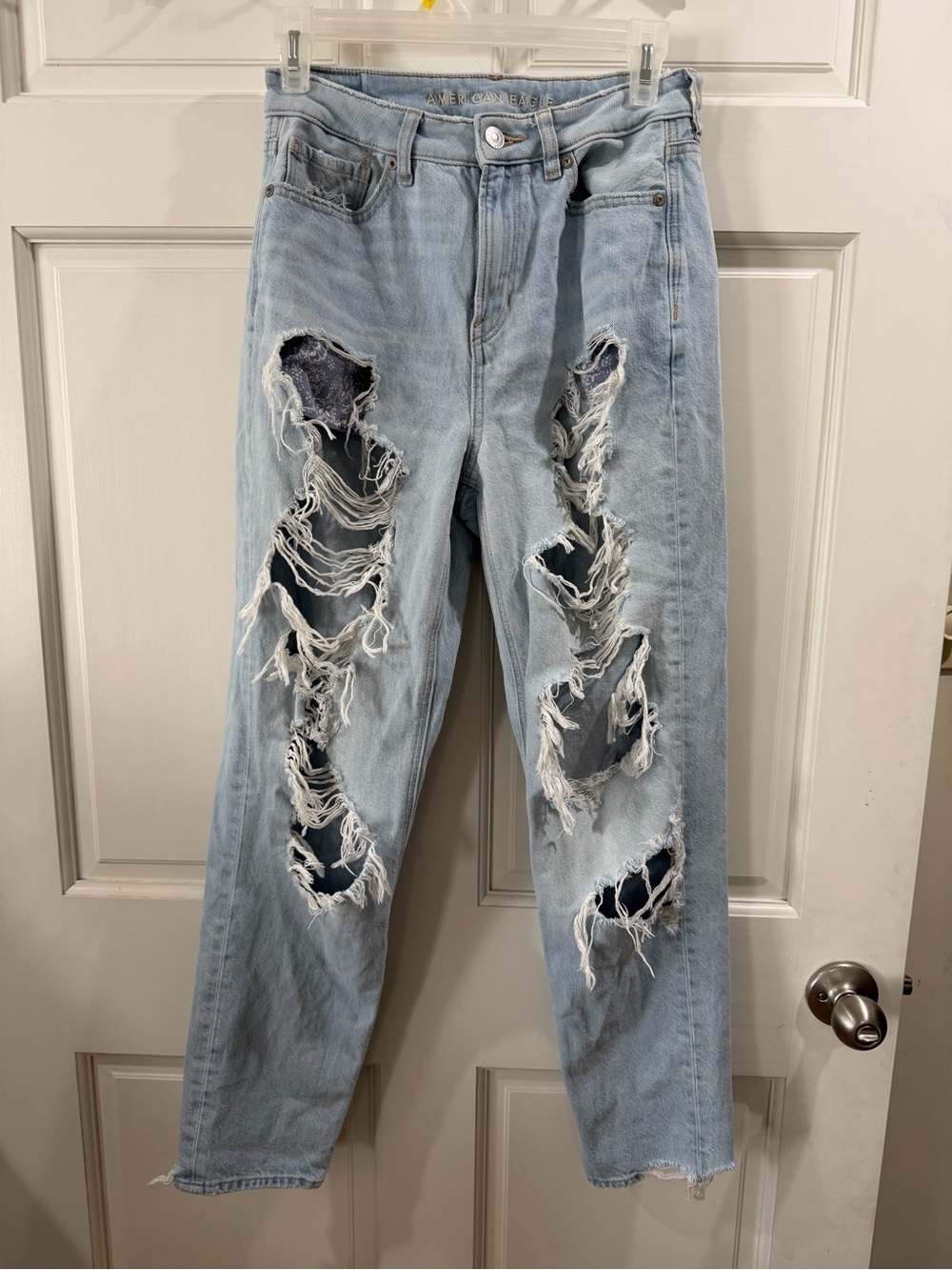 American Eagle Outfitters Light Blue Distressed Ripped Women’s Jeans Size 4
